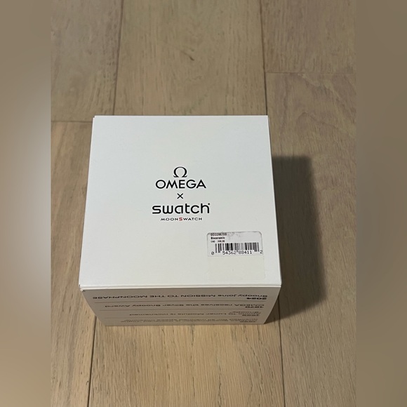 Swatch x Omega Bioceramic Moonswatch Mission To Moonphase Snoopy S033W700 Black - Picture 2 of 4